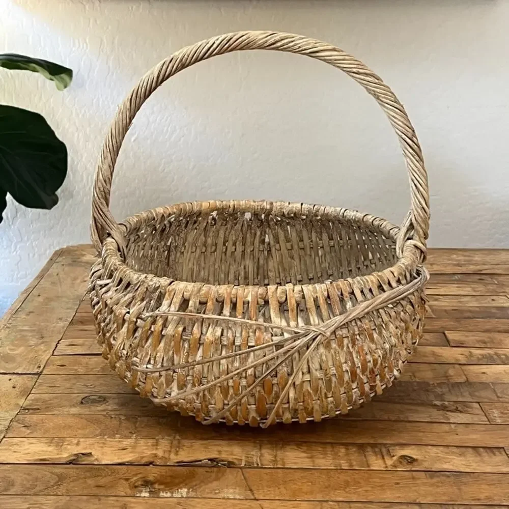 Vintage Handcrafted Wicker Buttocks Gathering Basket 13